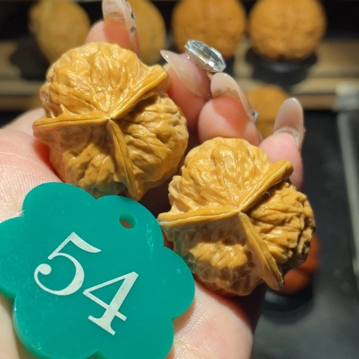 三棱33尺寸核桃。