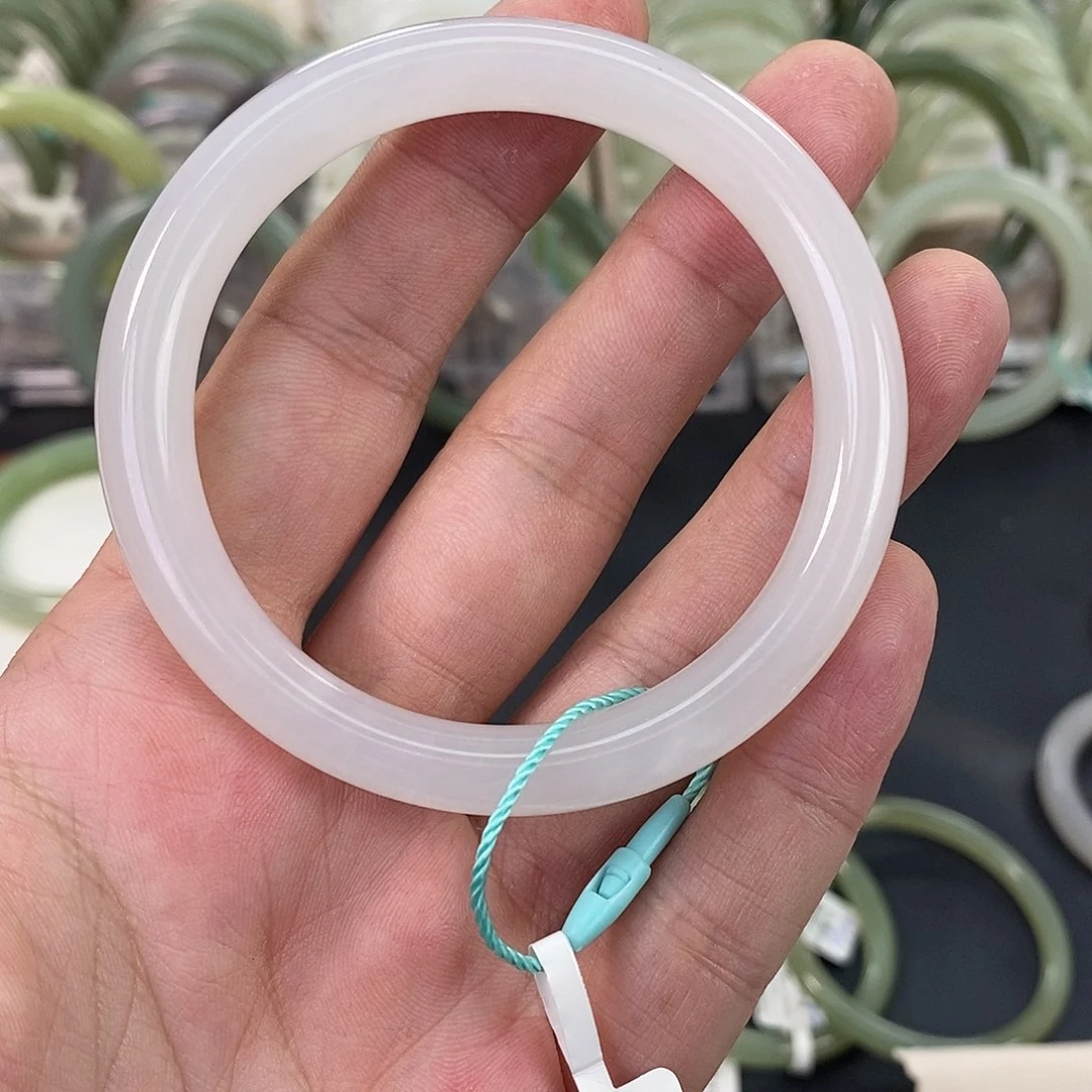 和田玉和田玉手镯未镶嵌小**?55