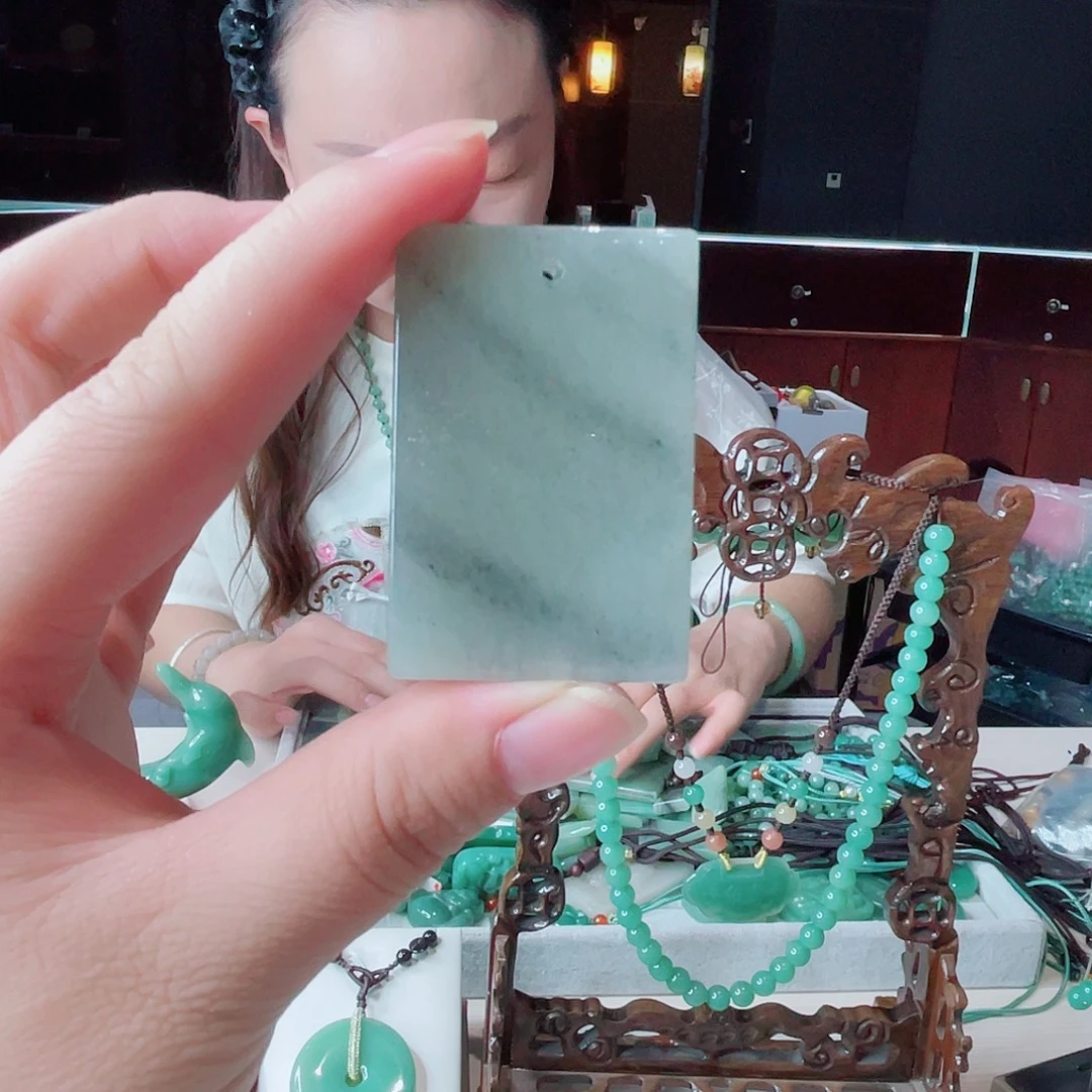 丽***未镶嵌密玉（石英质玉）珠宝半成品