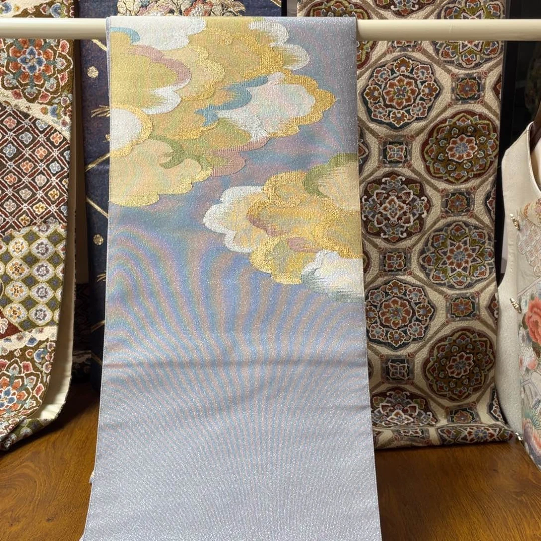 织绣本缂丝捻银缂丝