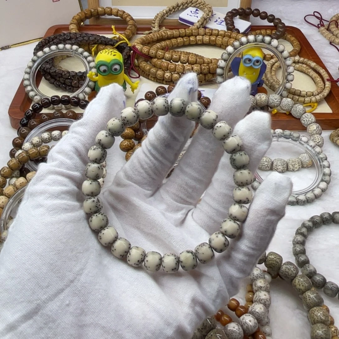 星月菩提吊坠通体透透的