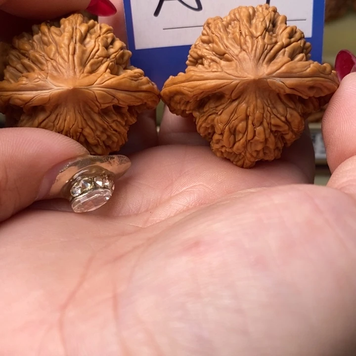 陈***6桃核把件全品粗金虎
