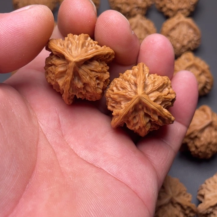 文玩核桃把件33盘山三棱