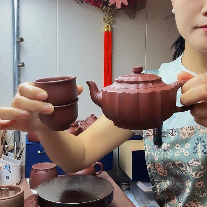 “***烟茶壶紫砂繁花似锦，半手260毫升，底槽清