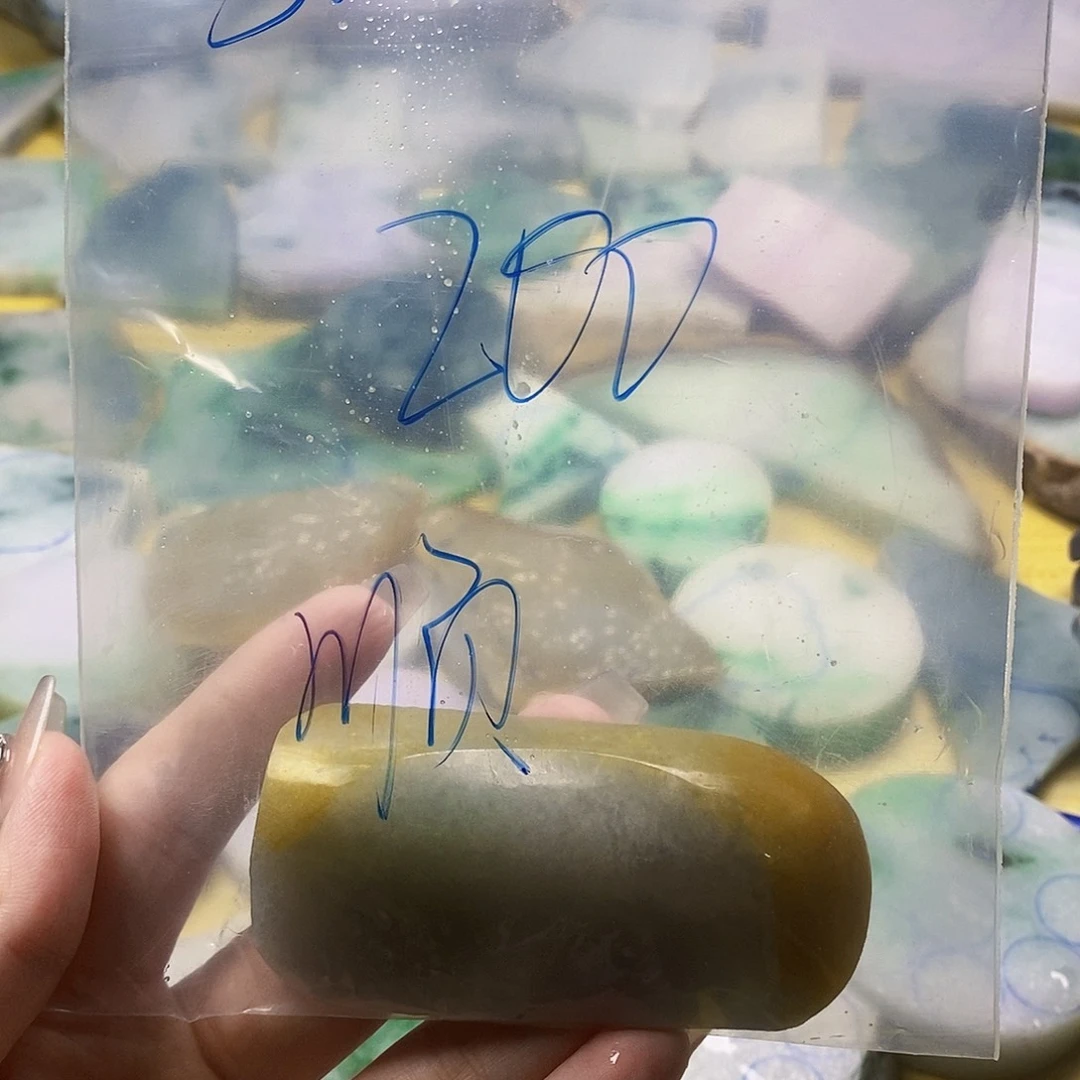 翡翠未镶嵌颈饰s*n