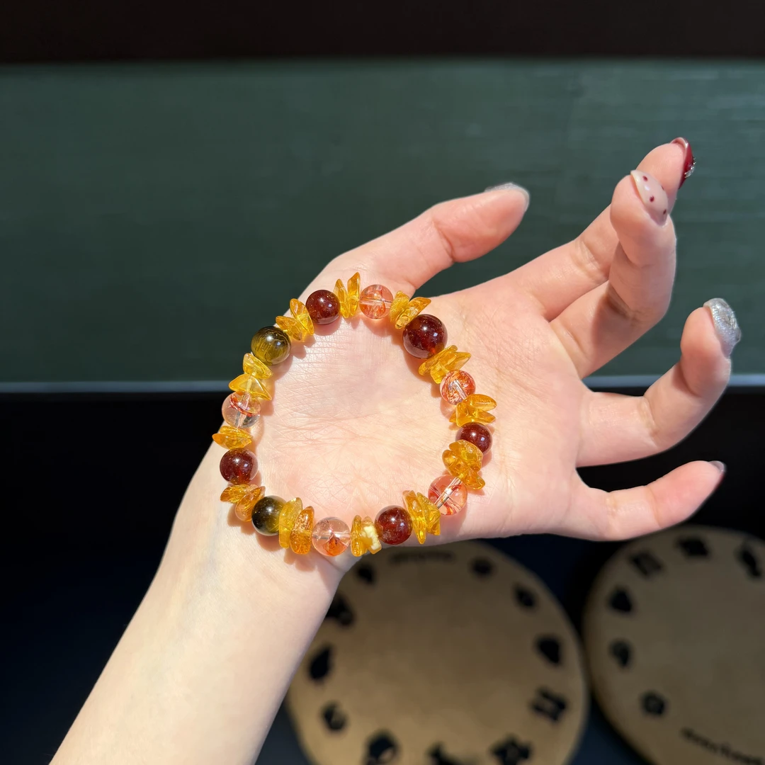 E*秋意*天然蜜蜡随形胶花石榴石手串 多样性发其一