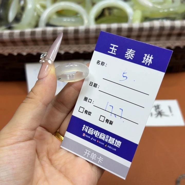 未镶嵌岫玉手镯天然