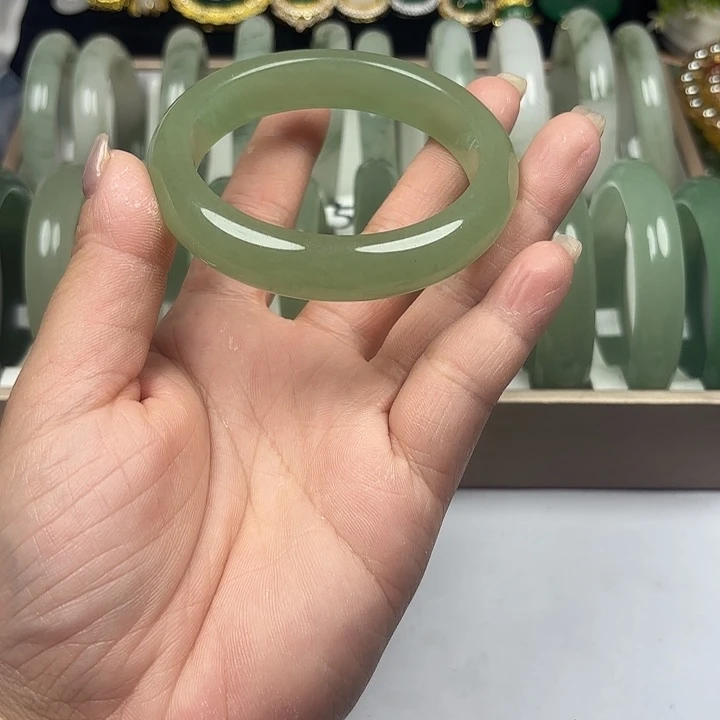 东陵石未镶嵌手镯