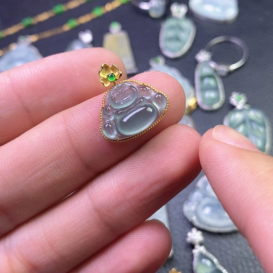 颈饰18K金镶嵌翡翠