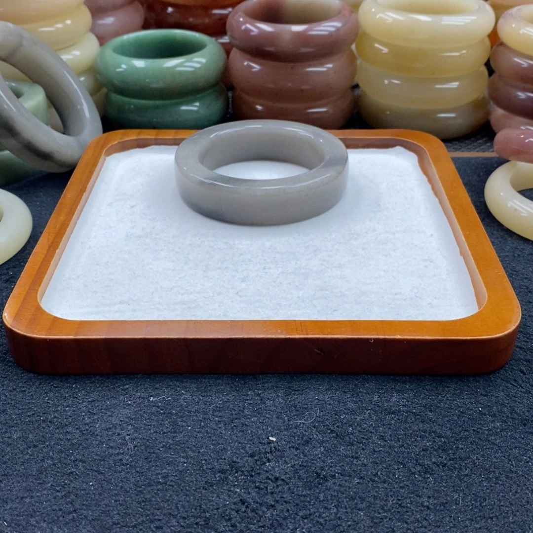 ᦗ***༊石英质玉未镶嵌手镯