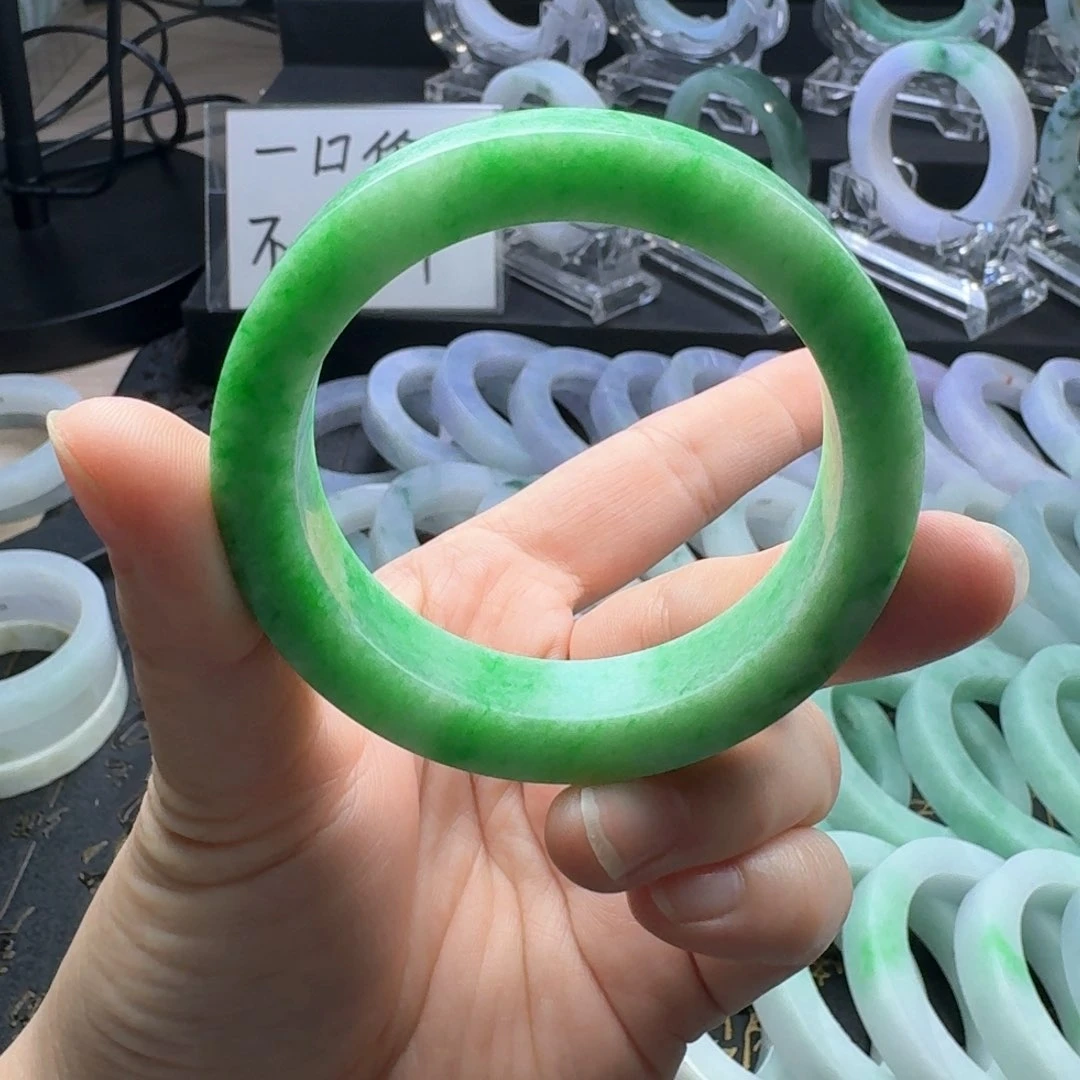 未镶嵌翡翠手镯定制翡翠