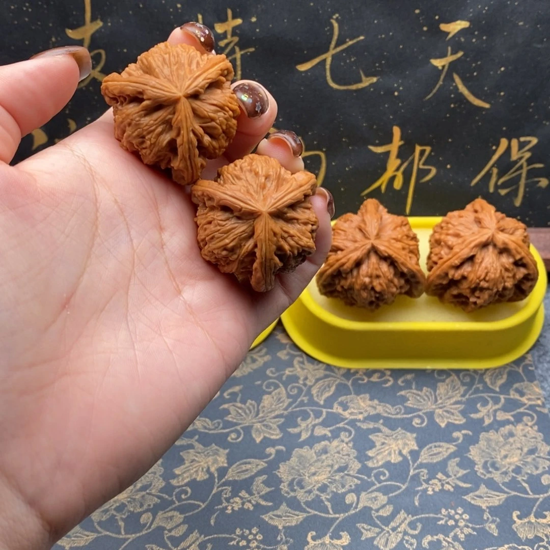 吊坠文玩核桃怀**春白狮子