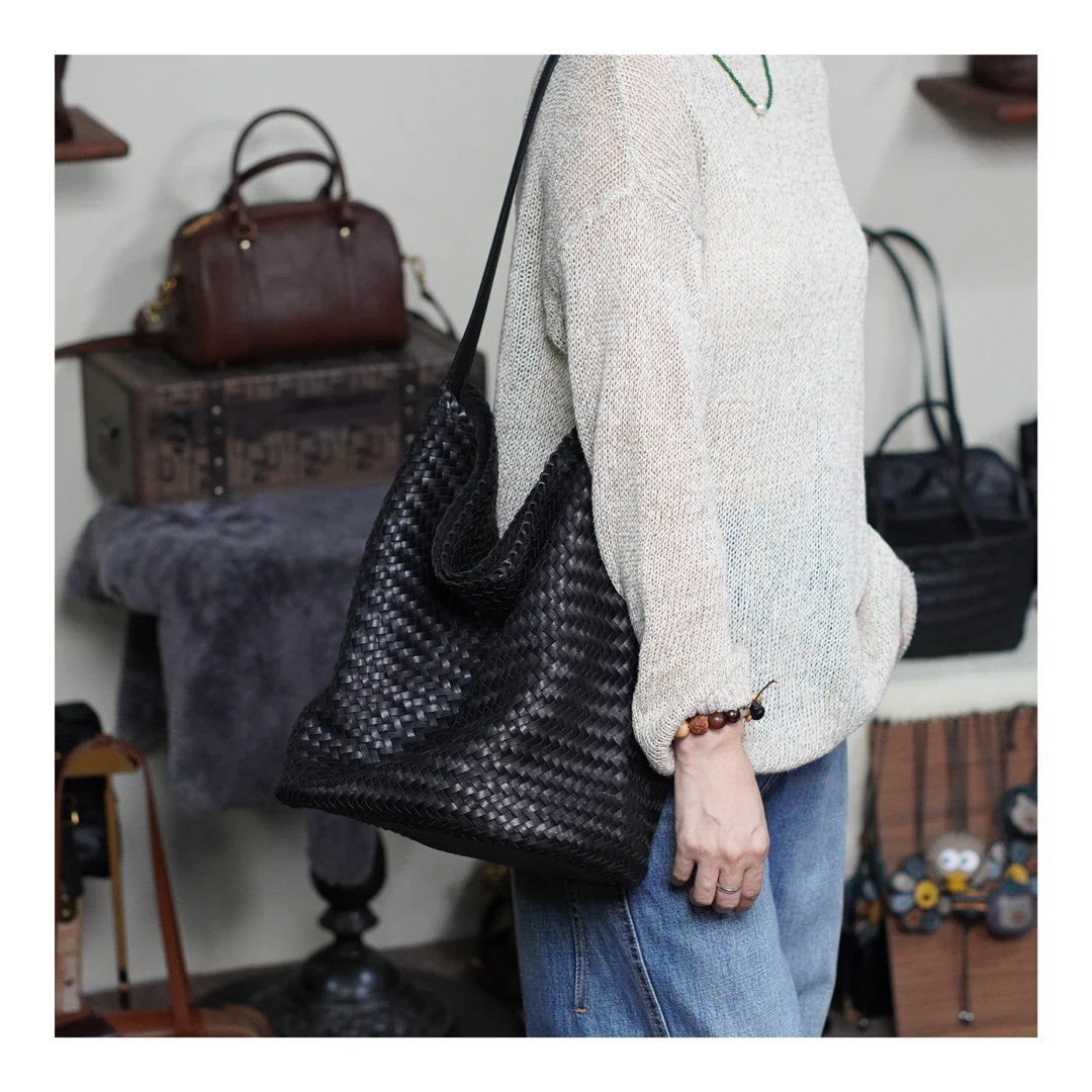 [冰语]2025百搭新款简约慵懒风手工编织牛皮水桶单肩包-240618