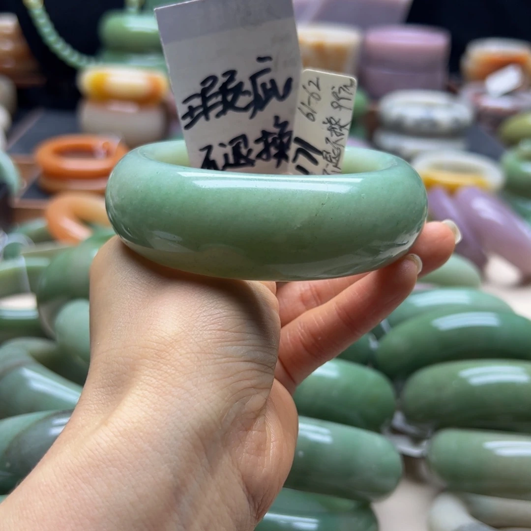 石英岩玉未镶嵌手镯