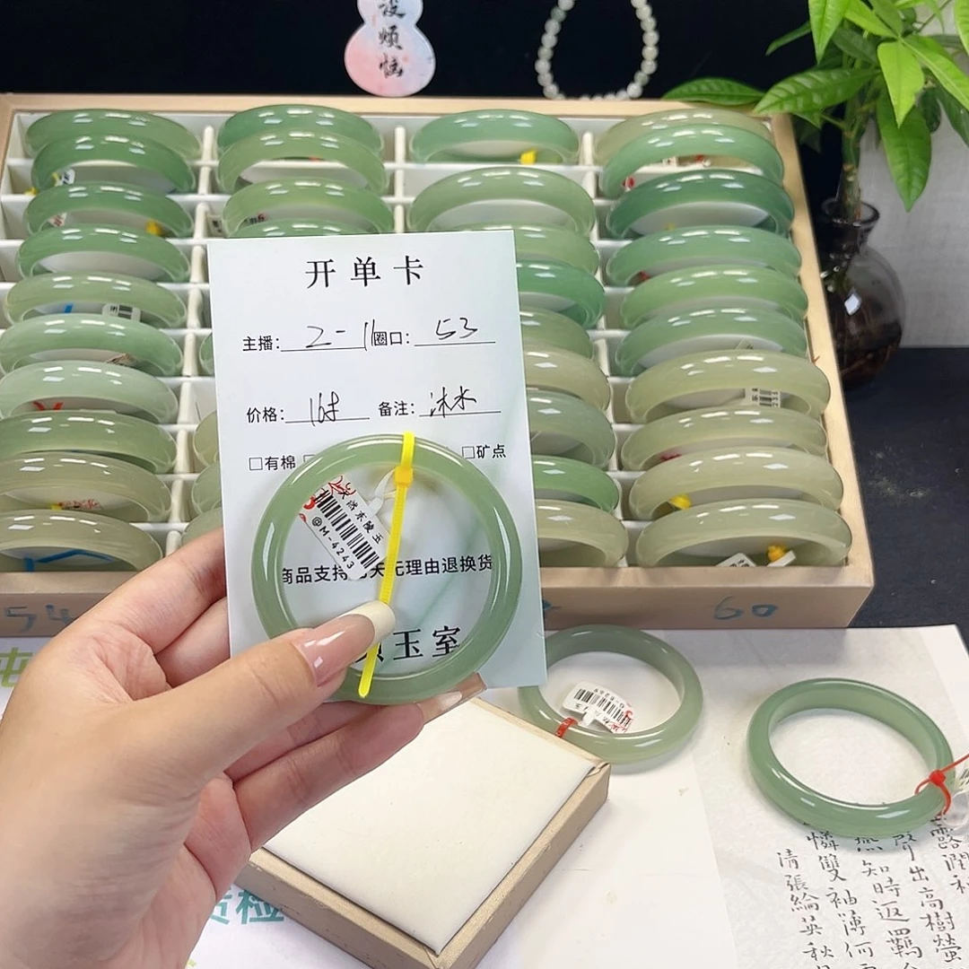 沐***浅东陵石未镶嵌东陵玉
