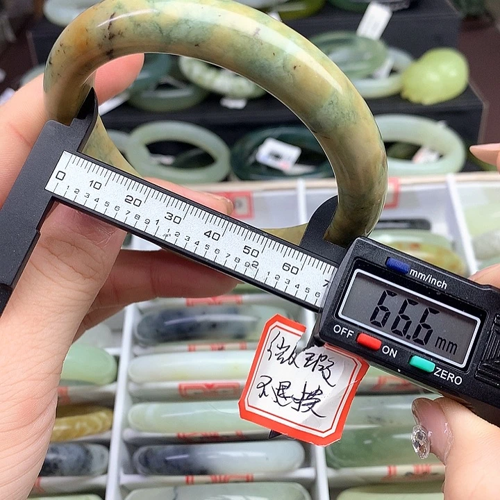 蛇纹石玉手镯未镶嵌860