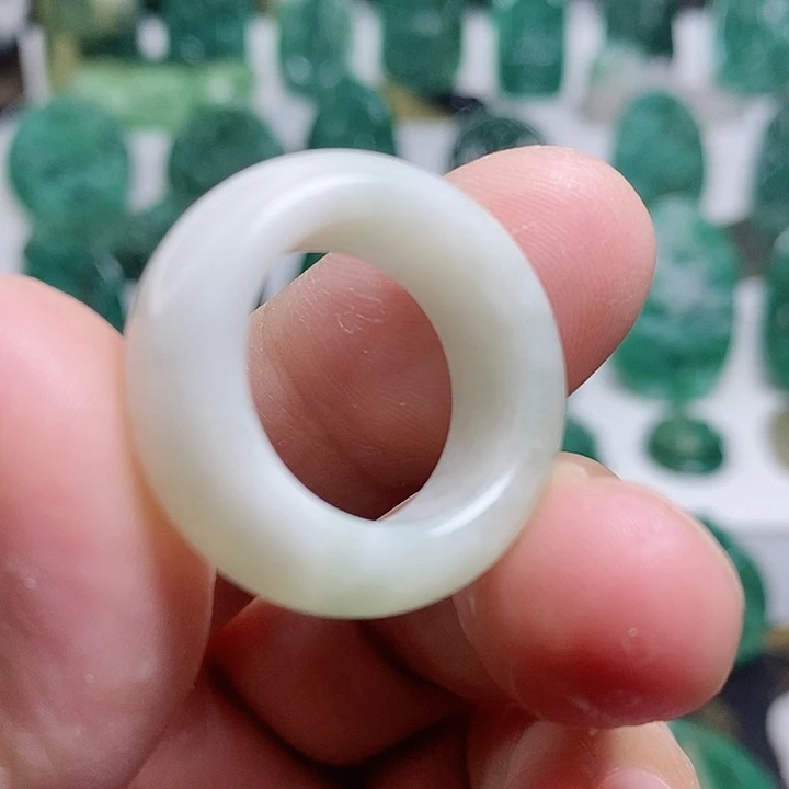 未镶嵌独山玉颈饰