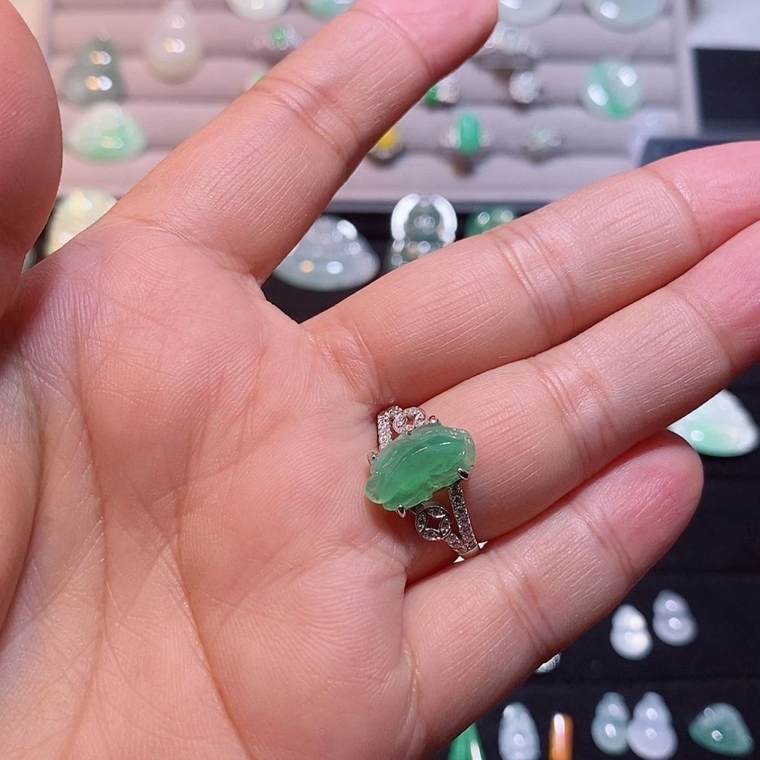 半***气翡翠银S925镶嵌戒指貔貅
