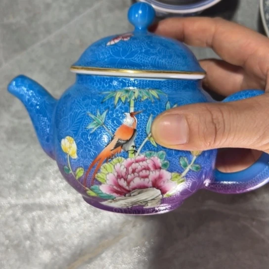 手绘扒花粉彩茶壶