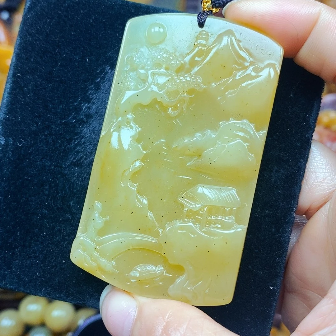 未镶嵌石英质玉（黄龙玉）颈饰