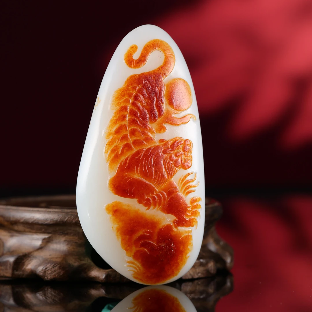 和田玉白玉聚红皮猛虎下山把件250715138