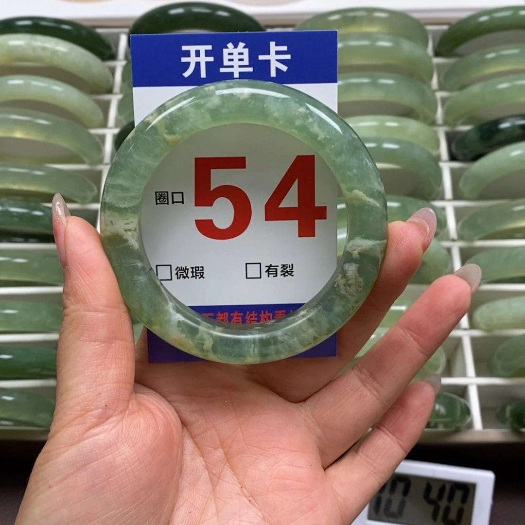 岫玉手镯未镶嵌我