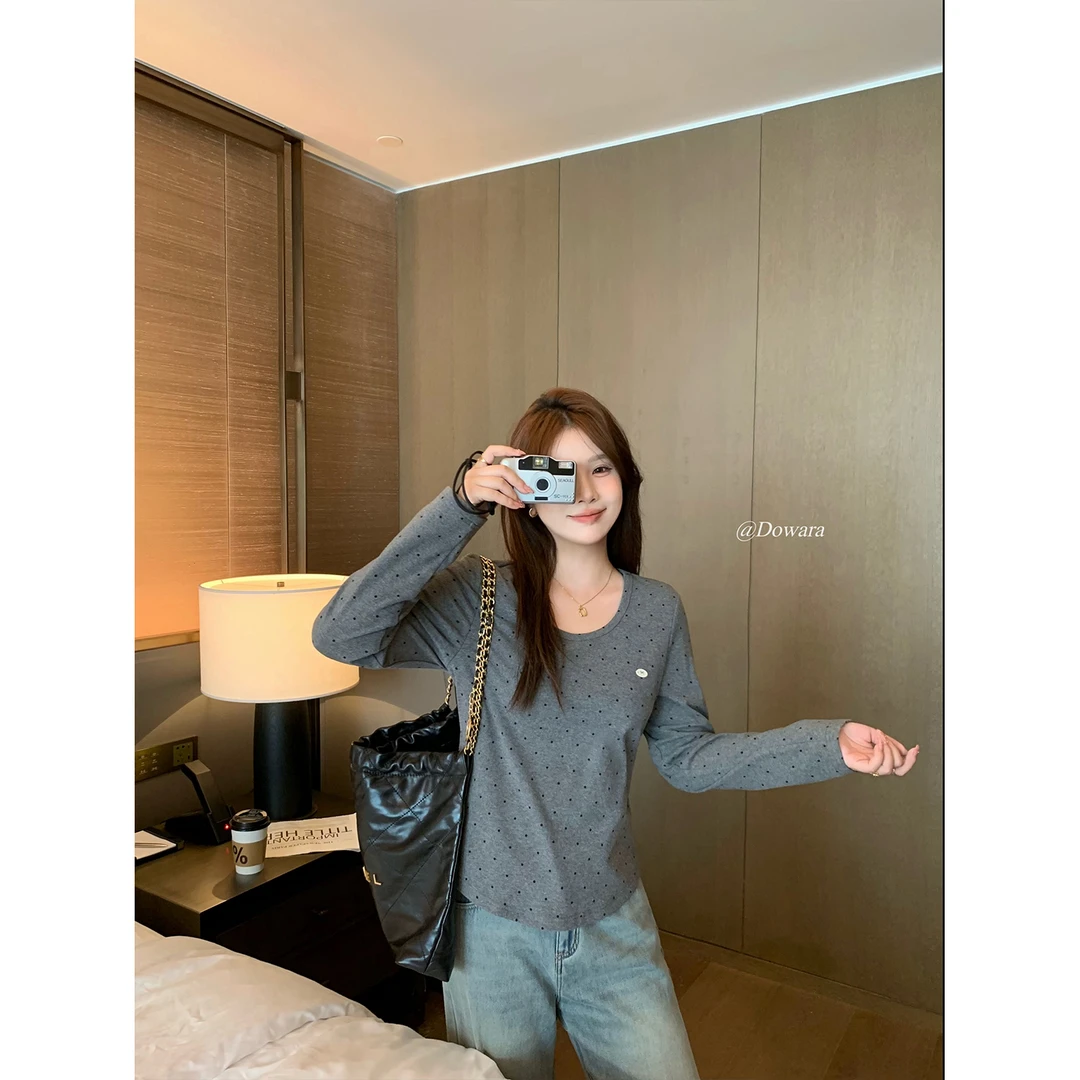 现货6664D大婉酱微胖定制深灰色圆领波点长袖T恤百搭显瘦正肩上衣