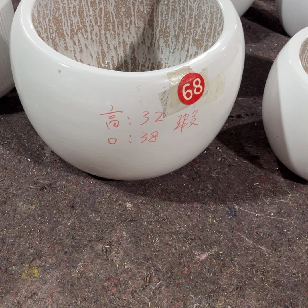 白色大号球球白色一个花盆