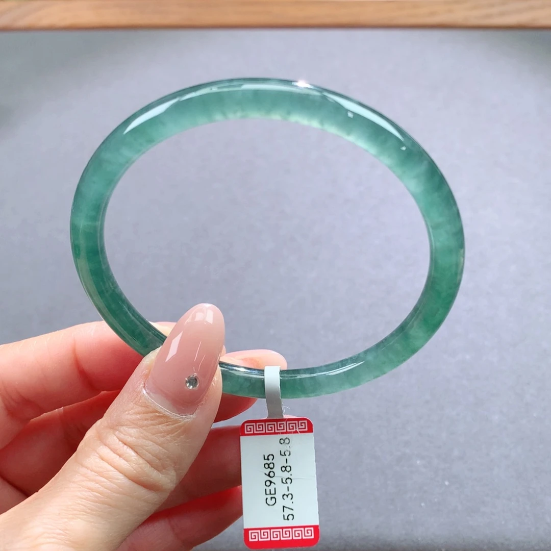 翡翠手镯未镶嵌天然翡翠手镯叮当镯