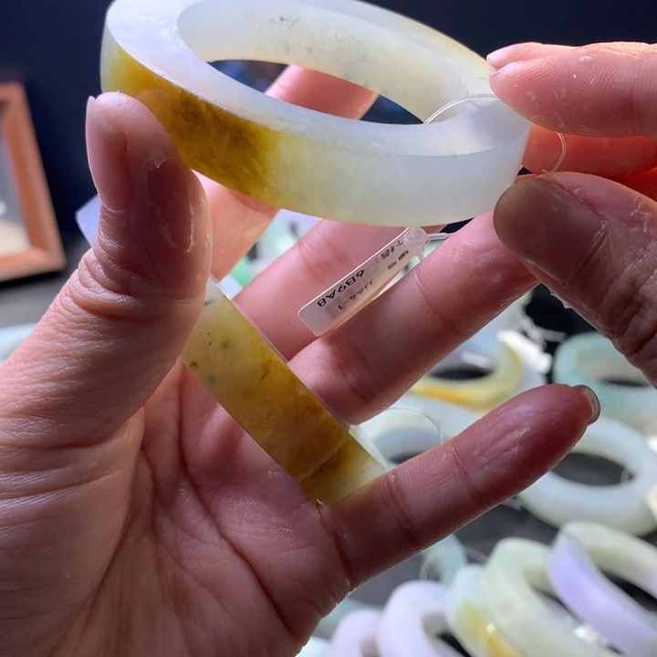 定制翡翠未镶嵌翡翠手镯翡翠