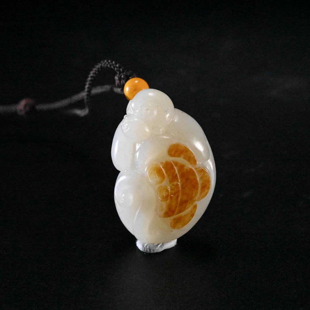 LOT8832 和田玉挂坠/保利