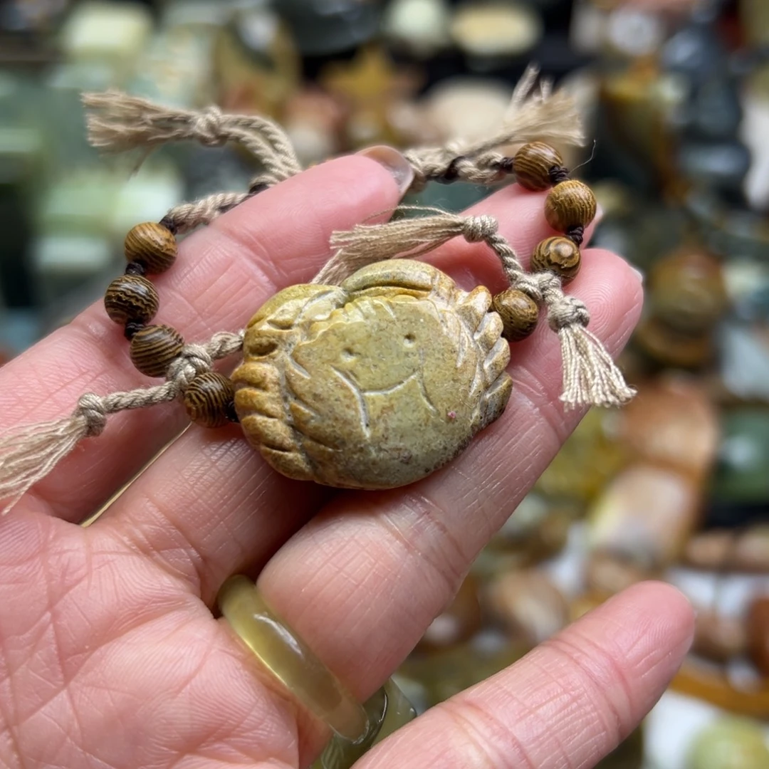 岫岩河磨玉（透闪石质玉）未镶嵌颈饰河磨玉螃蟹手链