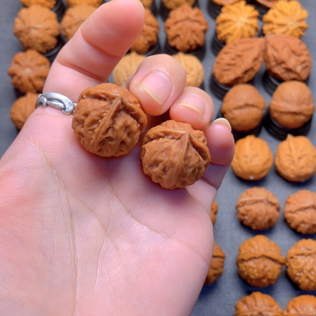 球****核桃文玩把件小三棱