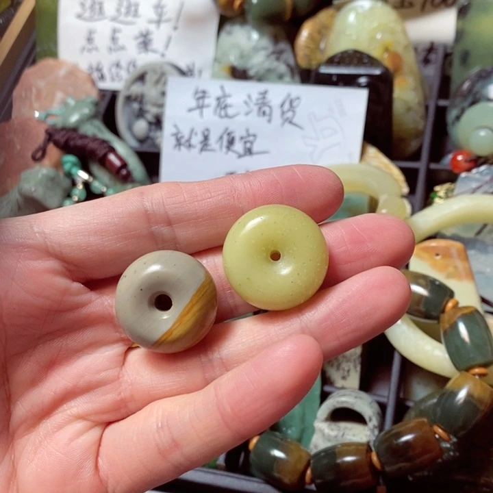 蛇纹石玉颈饰未镶嵌