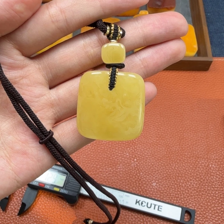 蜜蜡未镶嵌吊坠(赠链)