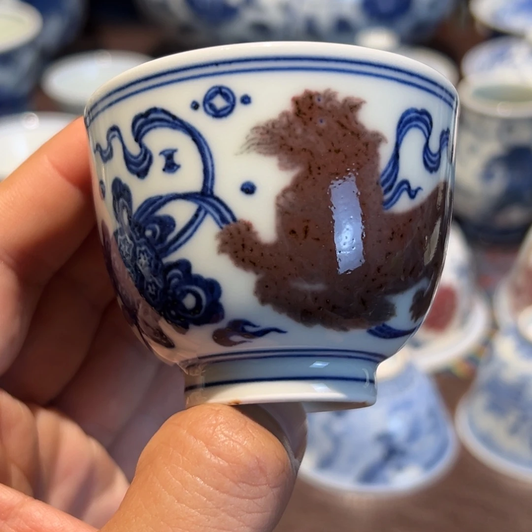 精品青花釉里红狮子戏球铃铛杯口径约6.5厘米
