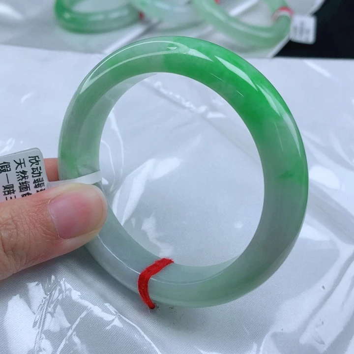 翡翠手镯未镶嵌53圈