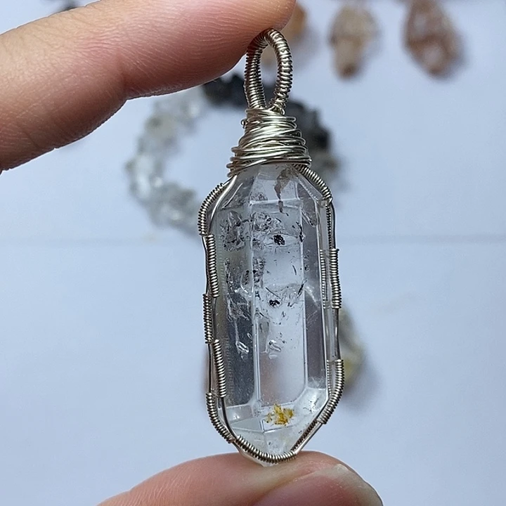 未镶嵌颈饰水晶水胆双尖