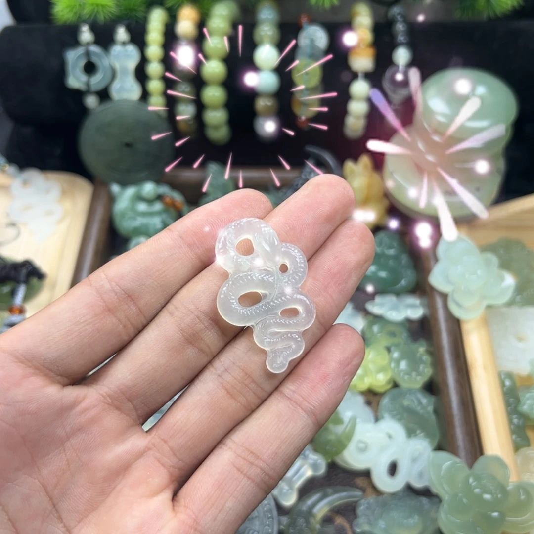 饼***＾未镶嵌蛇纹石玉颈饰蛇
