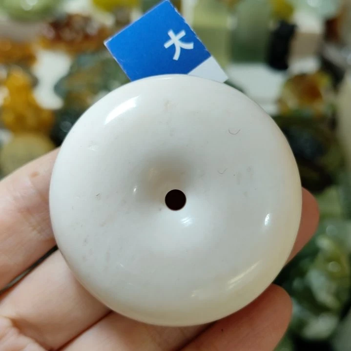 岫玉未镶嵌平安扣