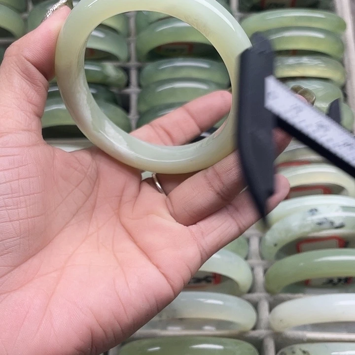 蛇纹石玉未镶嵌手镯204