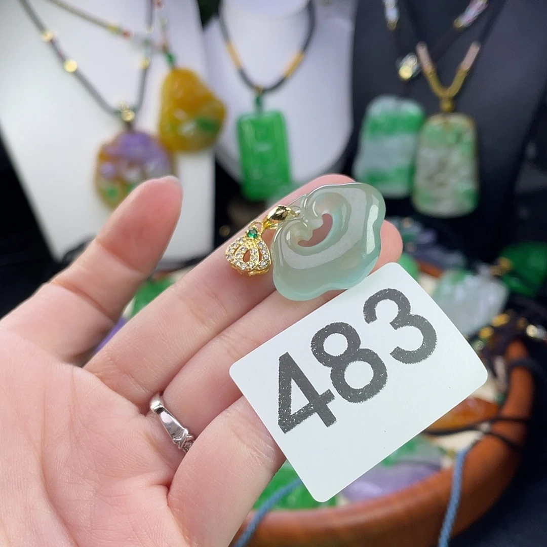 翡翠未镶嵌吊坠(赠链)