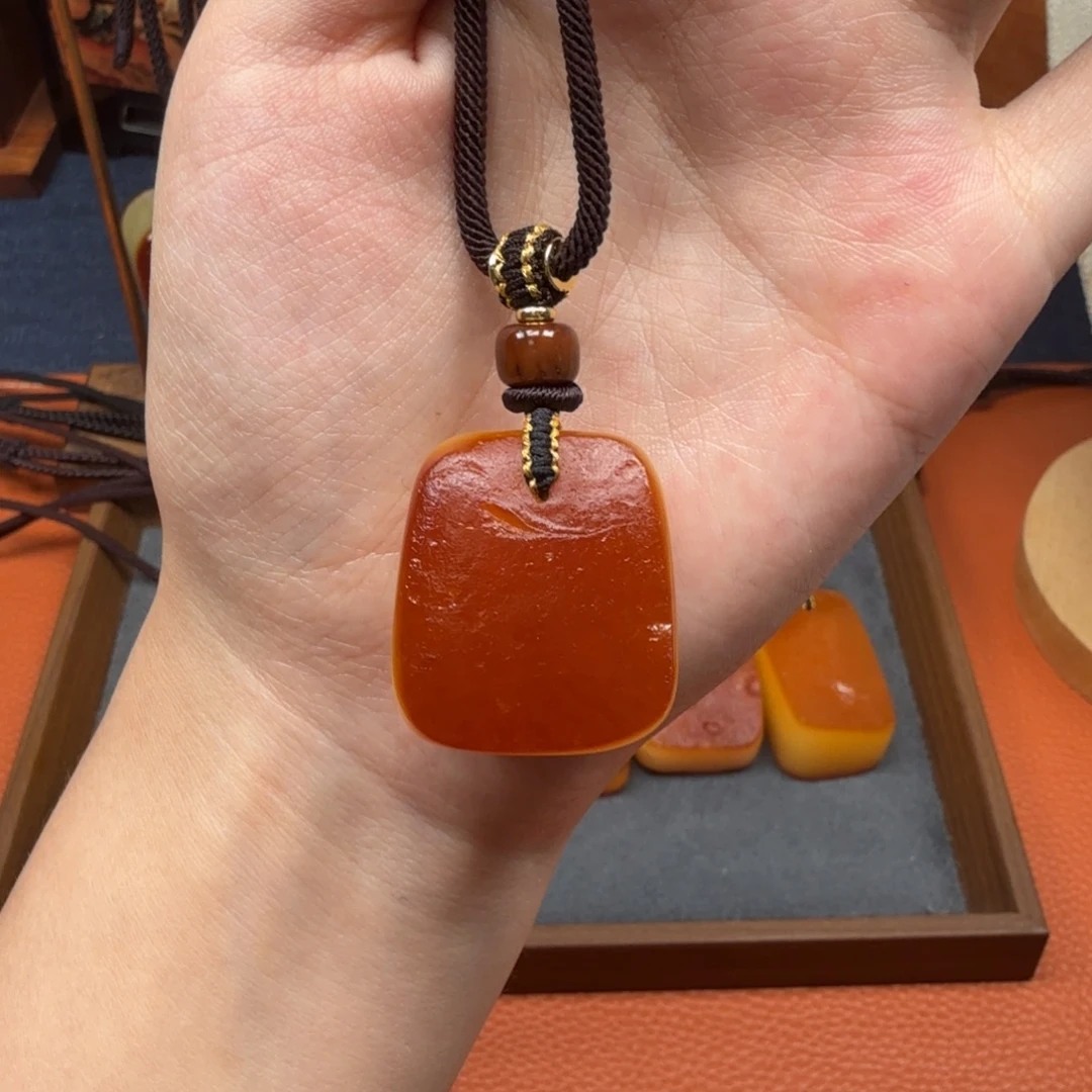 蜜蜡未镶嵌吊坠(赠链)