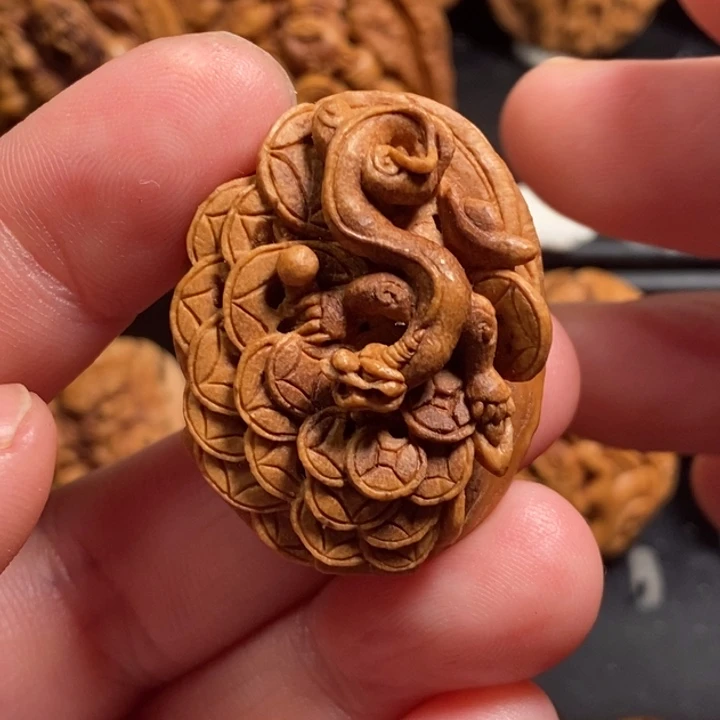 刘***贵螭龙招财，天地孔。