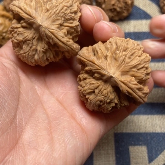 吊坠文玩核桃南疆43