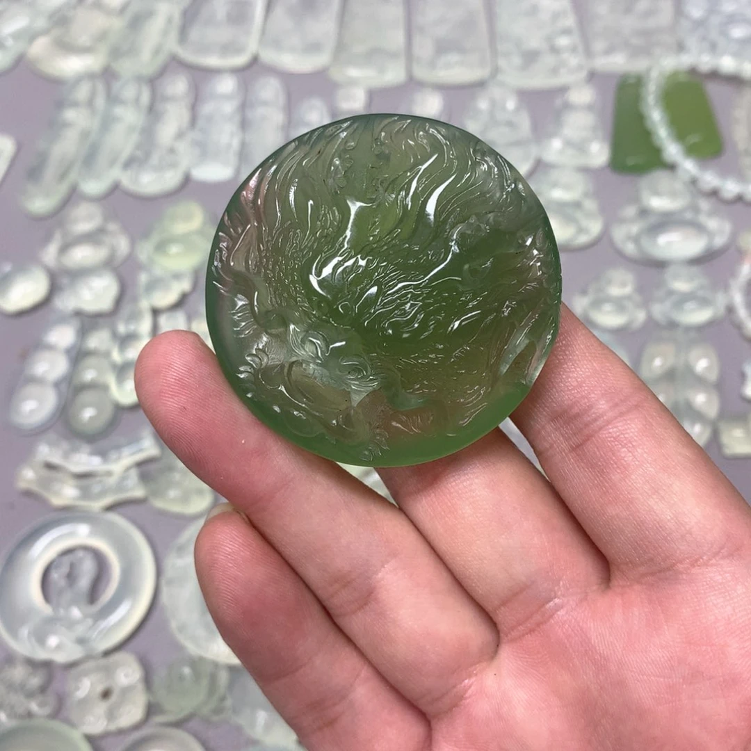 蛇纹石玉颈饰未镶嵌月*沙