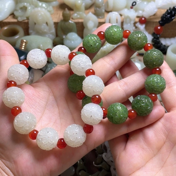 和田玉未镶嵌颈饰红****鱼