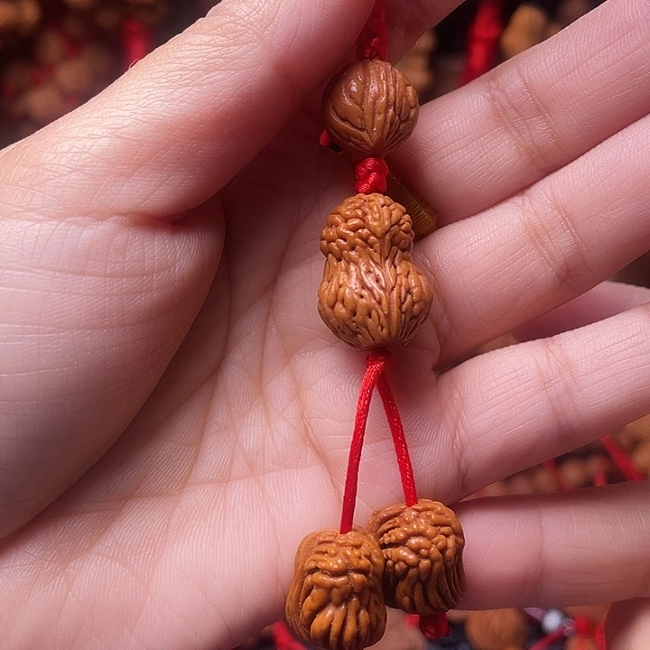 木质类龙纹桃枭挂件