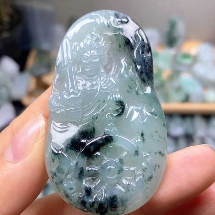翡翠未镶嵌颈饰不动尊