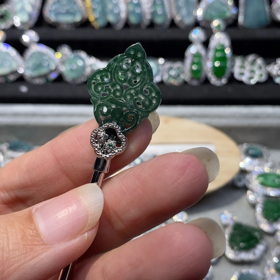 翡翠颈饰未镶嵌翡翠